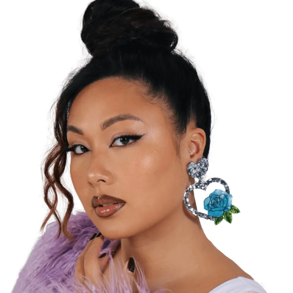 haus_of_dizzy_amy_heart_e_1.webp Earrings^Haus Of Dizzy 'Amy' Heart Earrings