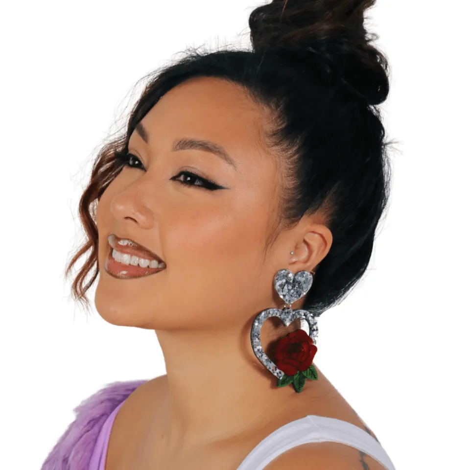 haus_of_dizzy_amy_heart_e_2.webp Earrings^Haus Of Dizzy 'Amy' Heart Earrings