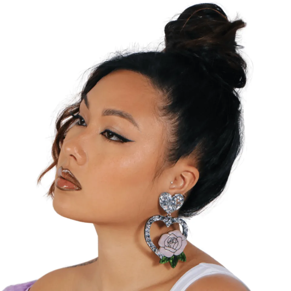 haus_of_dizzy_amy_heart_e_3.webp Earrings^Haus Of Dizzy 'Amy' Heart Earrings