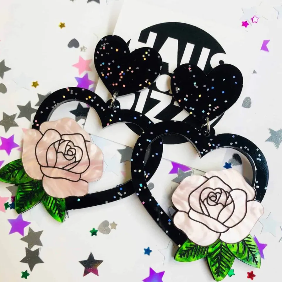 haus_of_dizzy_amy_heart_e_4.webp Earrings^Haus Of Dizzy 'Amy' Heart Earrings