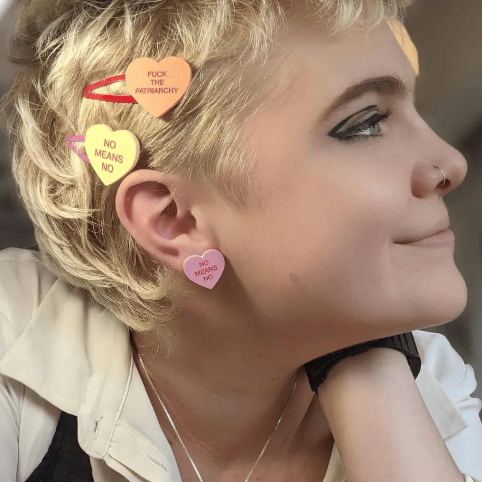 haus_of_dizzy_pronoun_gen_0-2.webp Hair Accessories^Haus Of Dizzy Pronoun 'Gentle Reminder' Candy Heart Hair Clips