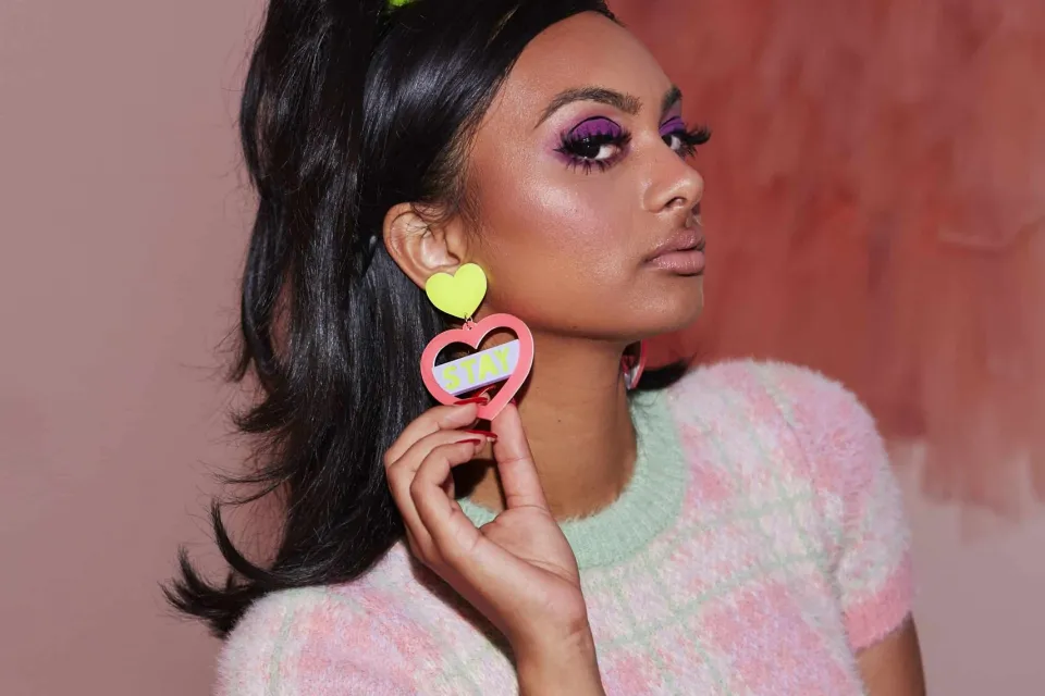 haus_of_dizzy_two_extreme_1.webp Earrings^Haus Of Dizzy 'Two Extremes' Heart Earrings