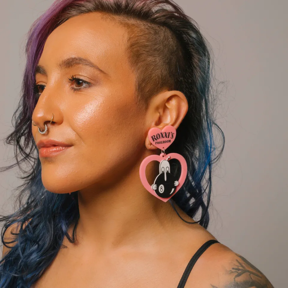 haus_of_dizzy_x_roxxis_po_0-2.webp Earrings^Haus Of Dizzy x Roxxi's Poolroom 'Kilroy' Barbie Heart Earrings