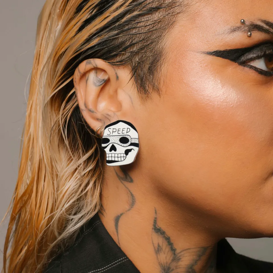 haus_of_dizzy_x_roxxis_po_0-8.webp Earrings^Haus Of Dizzy x Roxxi's Poolroom 'Speed Skull' Studs