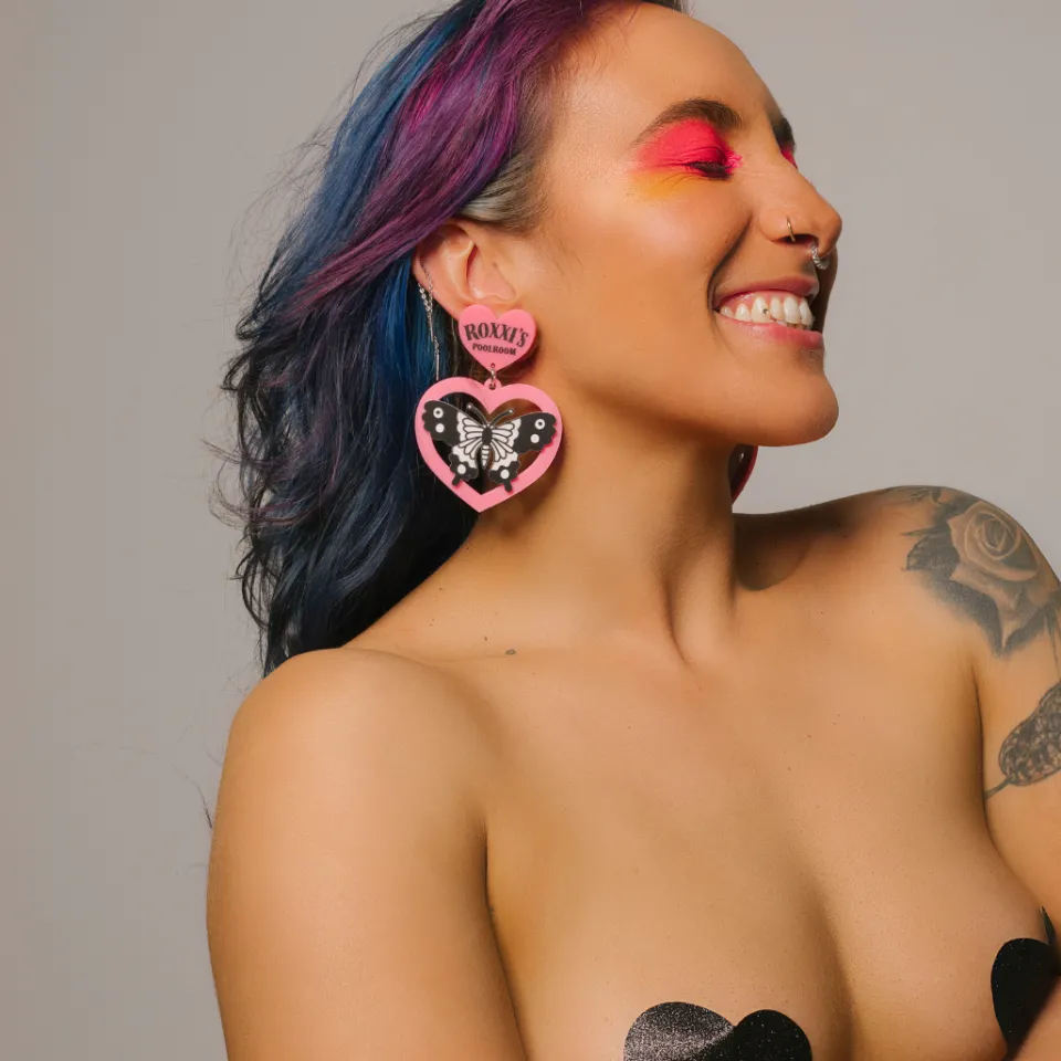 haus_of_dizzy_x_roxxis_po_3-3.webp Earrings^Haus Of Dizzy x Roxxi's Poolroom 'Butterfly' Barbie Heart Earrings
